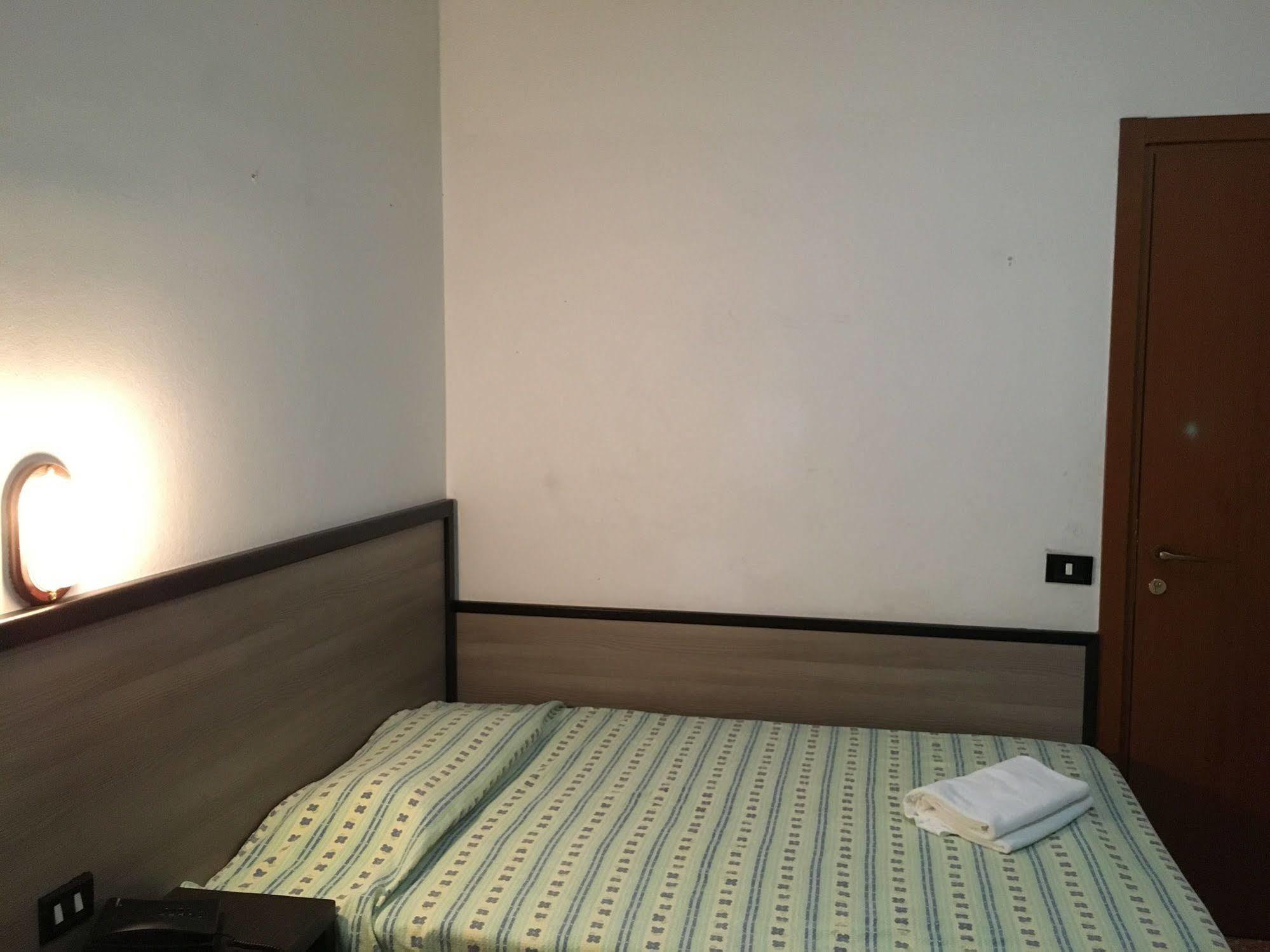 Hotel Salus Milano Ngoại thất bức ảnh